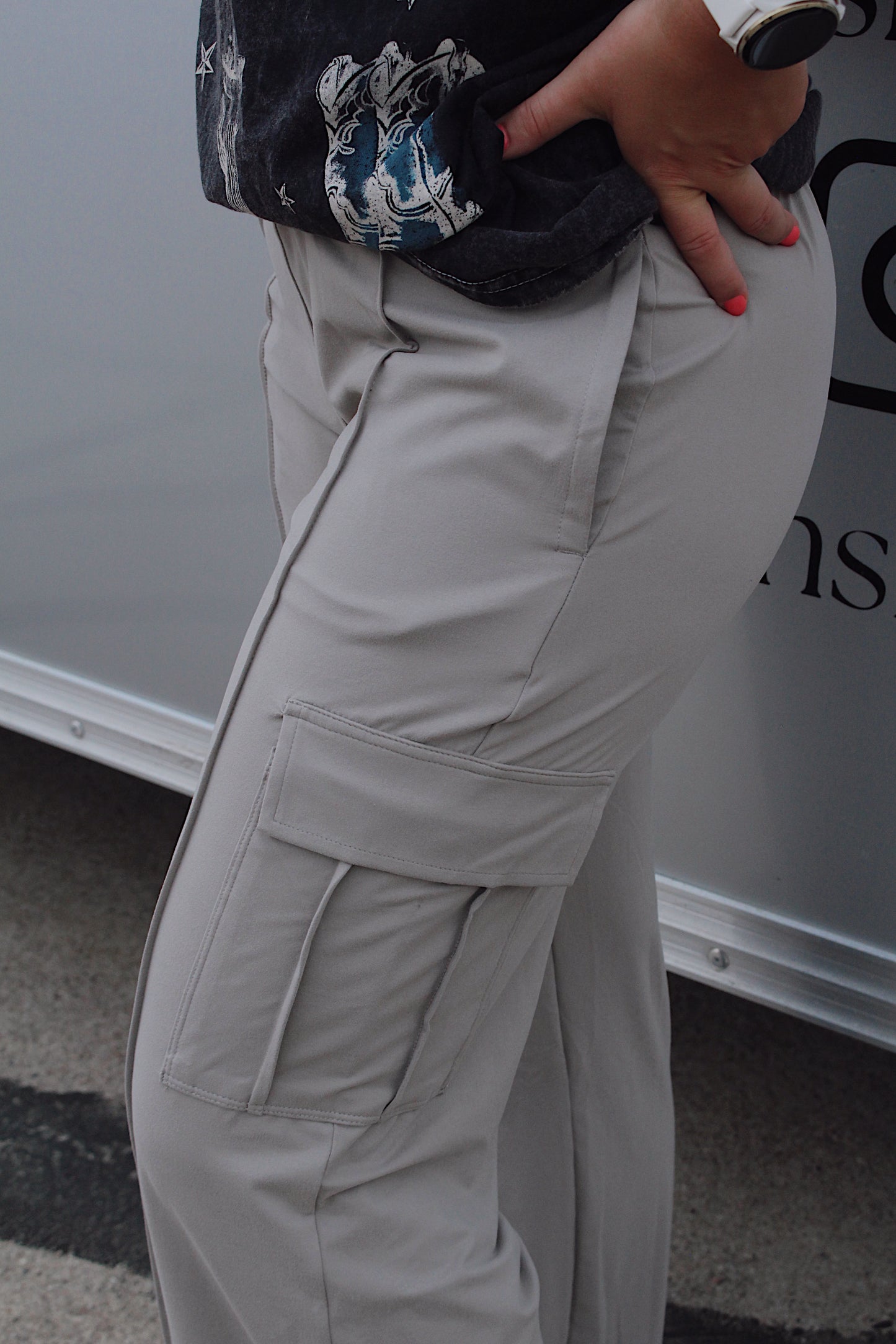 Butter Straight Leg Cargo Sweatpants: Taupe