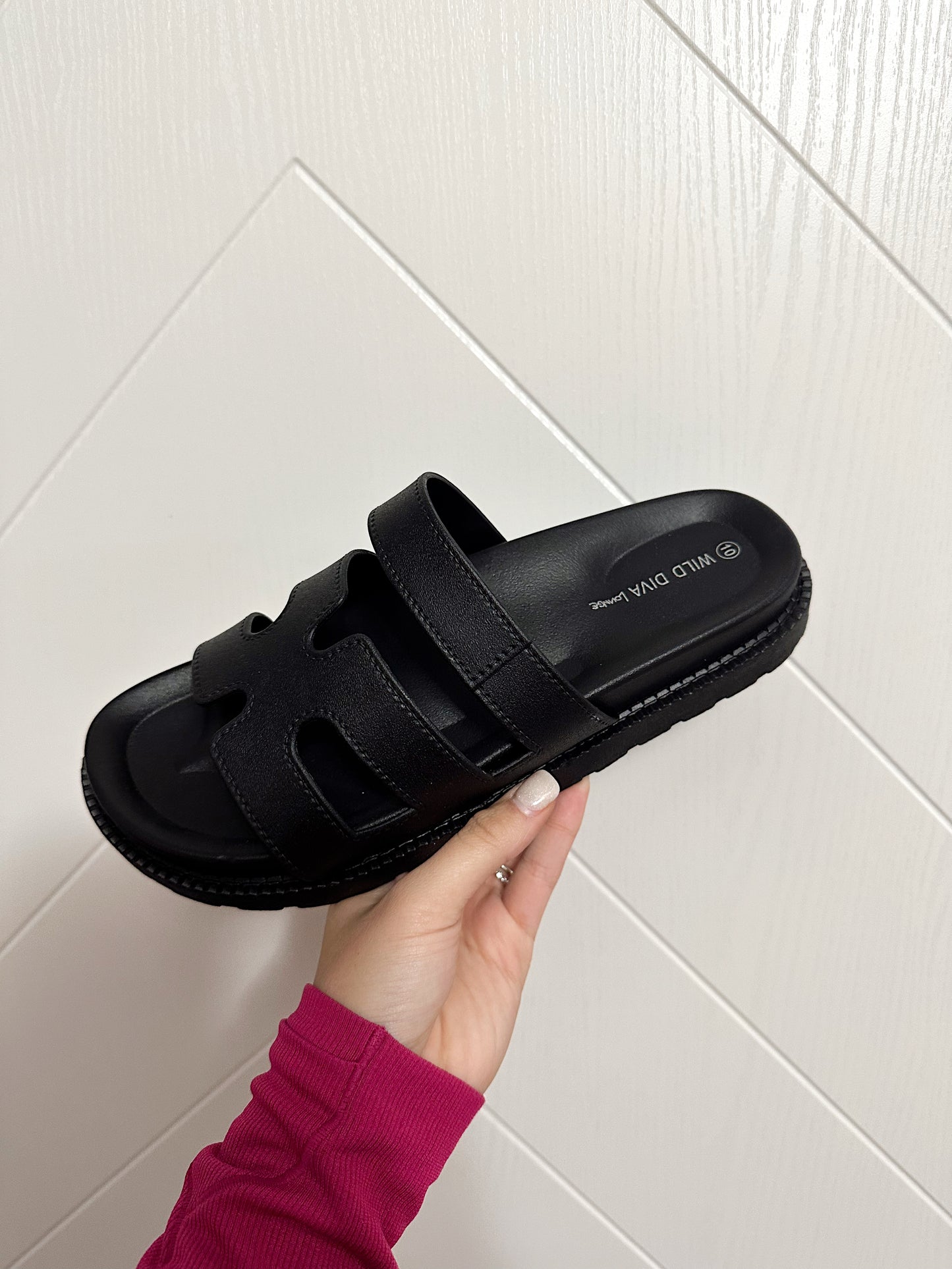Lucie Sandal : Black (SIZE UP)