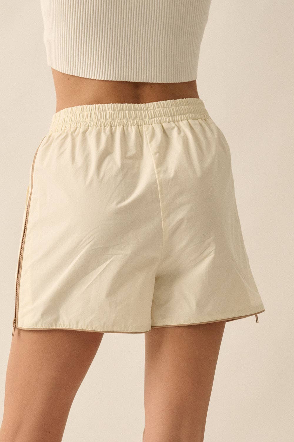 Cotton Piping-Trimmed Side-Zip Drawstring Shorts: Cream