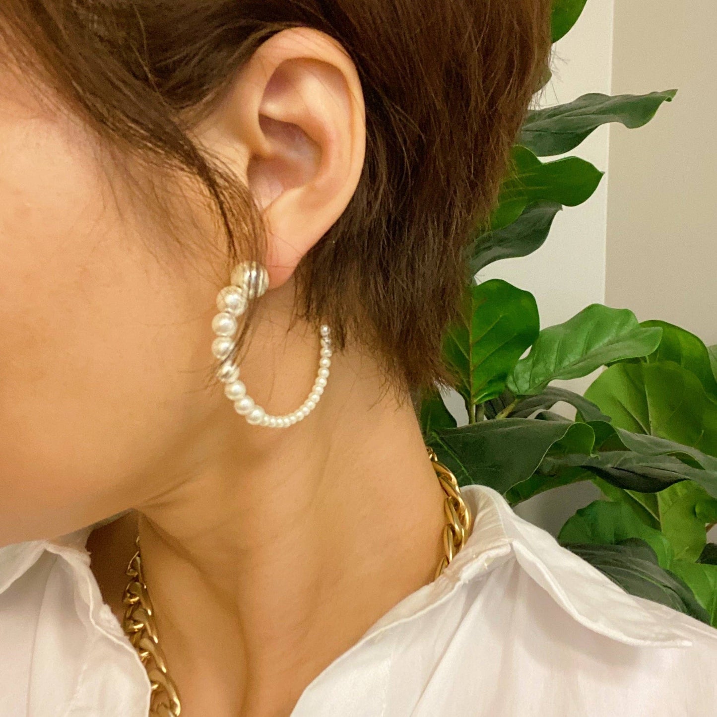 Gradation Bauble Hoop Earrings: Silver