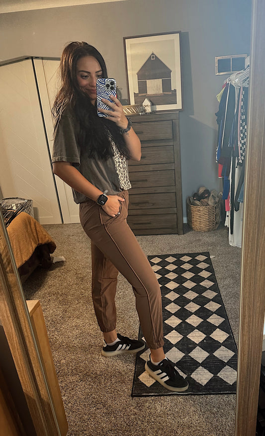 High Waisted Cargo Active Joggers w/ Pockets: Chestnut