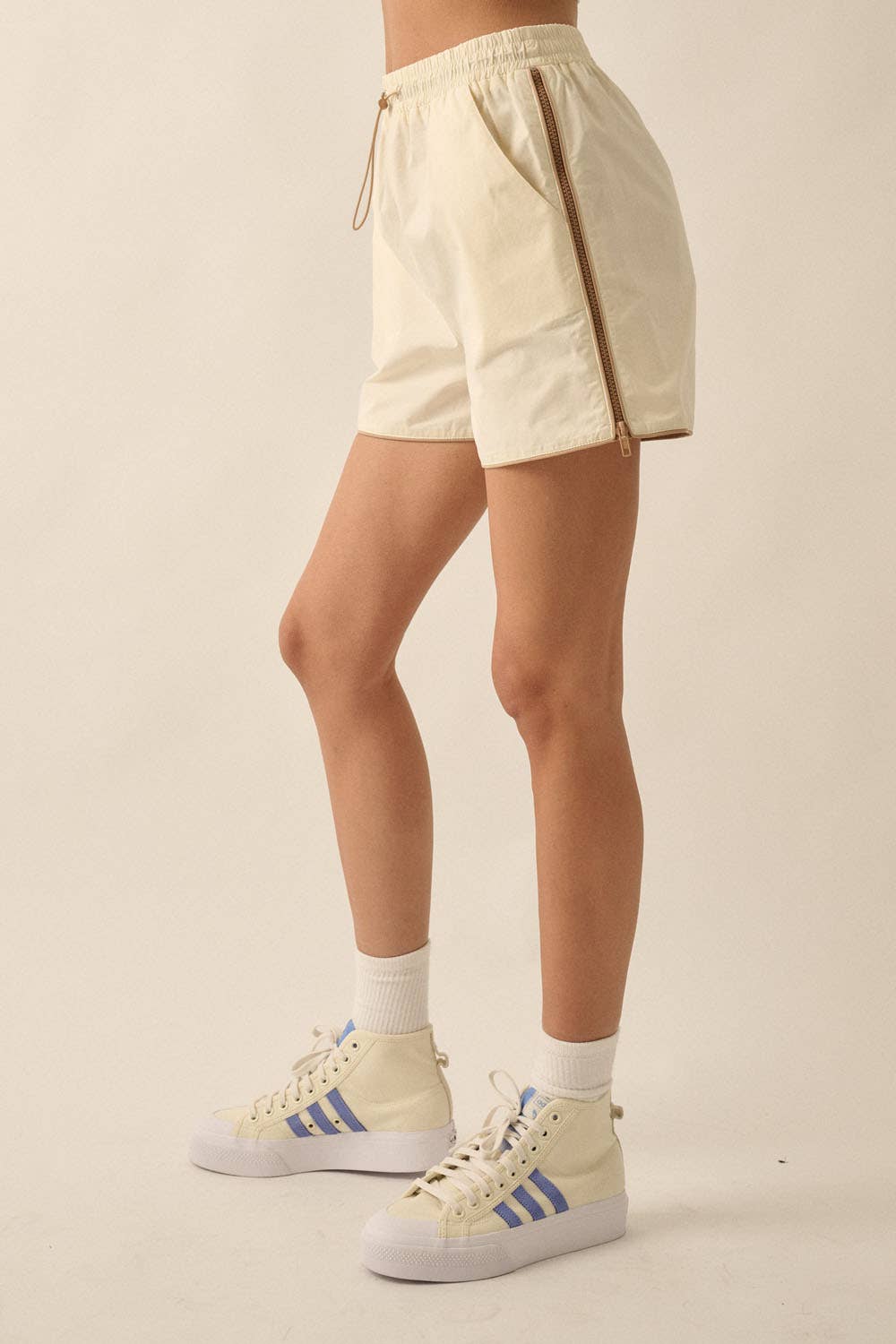 Cotton Piping-Trimmed Side-Zip Drawstring Shorts: Cream
