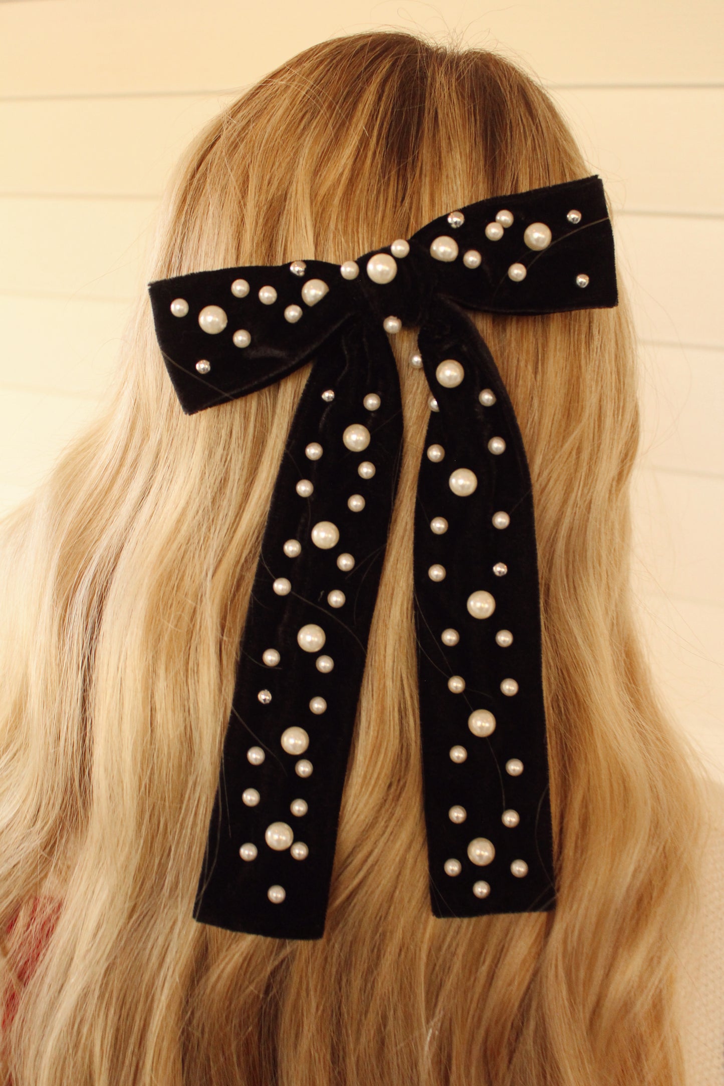 Pearl Throwed Velvet Bow Hair Clip: Black