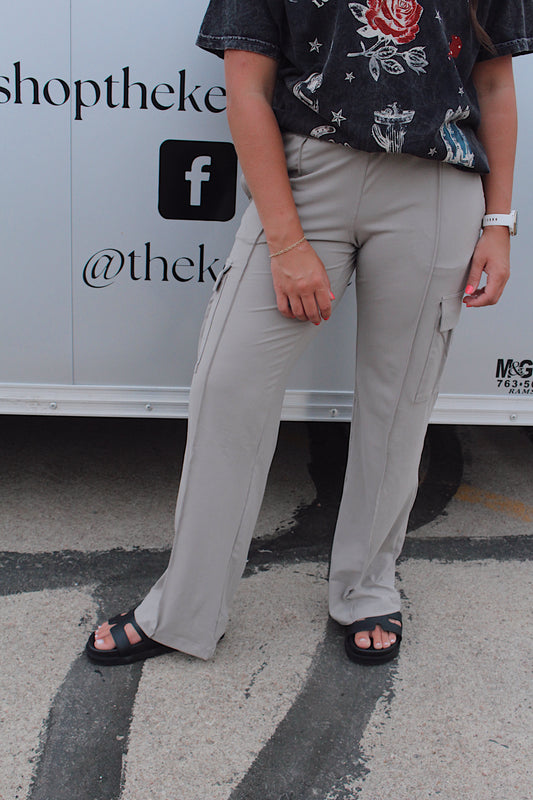 Butter Straight Leg Cargo Sweatpants: Taupe