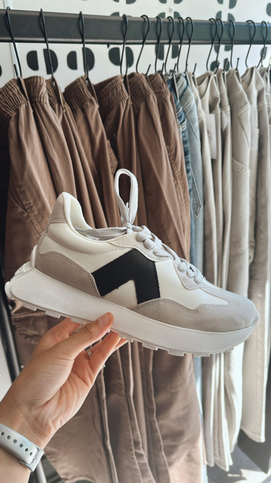 Mack Sneakers